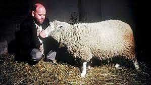 Clonación del primer mamífero