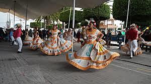 bailar en el centro de san pablo del monte y barrio de Bartolomé