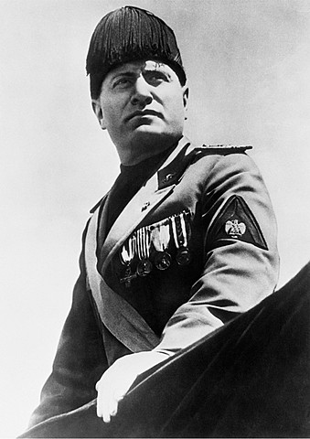 Mussolini tar makten i Italia