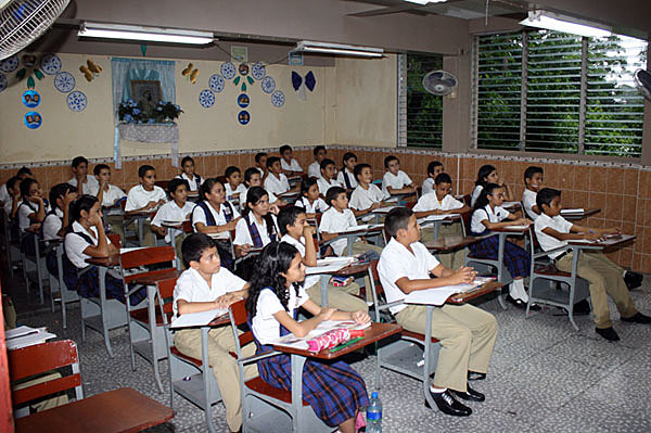 Fundación de la Escuela Superior.