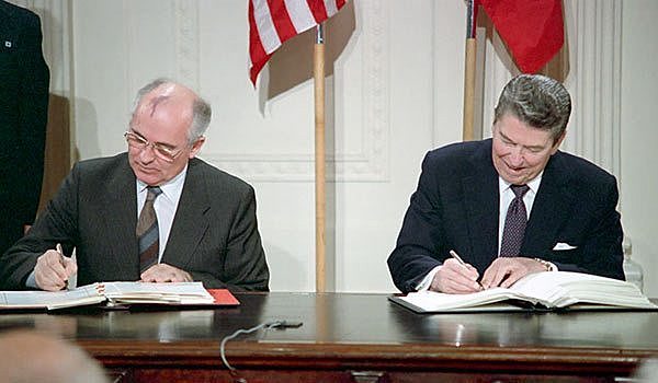 FIRMA DE LOS TRATADOS START ENTRE E.E.U.U. Y LA U.R.S.S