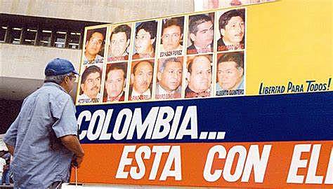 Las FARC asaltan en Cali la Asamblea Departamental del Valle del Cauca y secuestran a doce diputados.