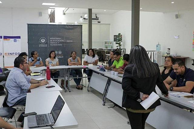 Formación y perfeccionamiento de maestros.