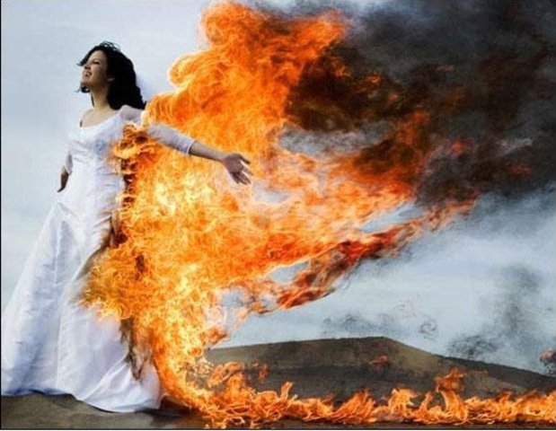 Cinna, the stylist, makes the fire cape for Katniss.