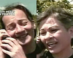 Las rehenes Clara Rojas y Consuelo González son entregadas a una comisión del presidente venezolano, Hugo Chávez.