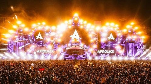 SIAM Songkran Music Festival. The purpose of this project was to create an iconic event in Bangkok