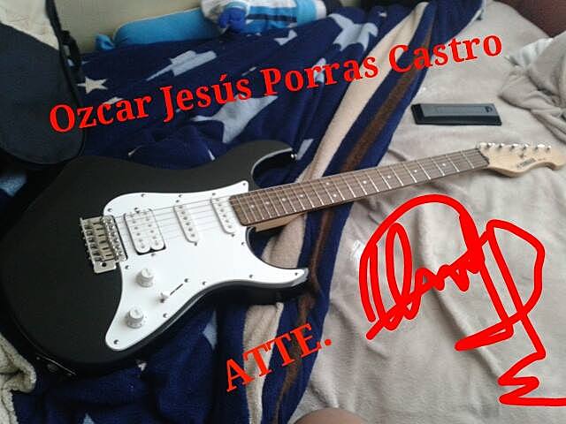 ME REGALAN MI PRIMERA GUITARRA