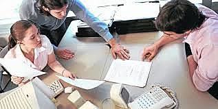 SIGLO XXI.Se implementa las NIIF en muchos de los países, para llevar a cabo la contabilidad de las organizaciones.