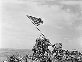 ALZA DE BANDERA en Iwo Jima