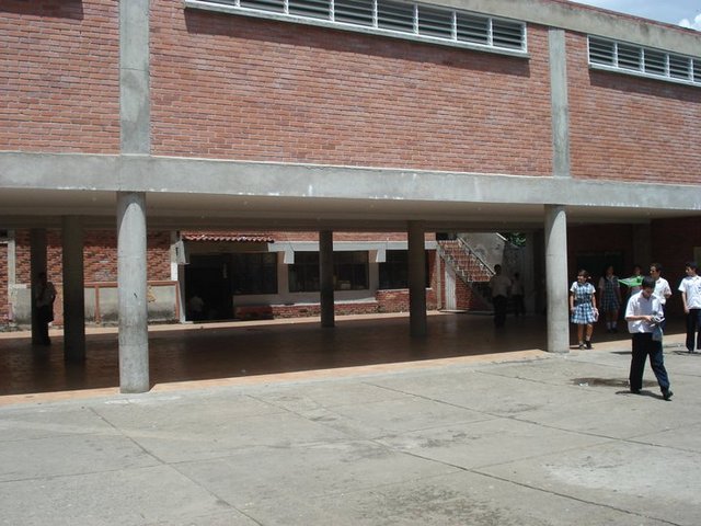 CARA DE LA SEGUNDA PLANTA DE SALONES