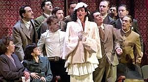 Eloisa esta debajo de un almendro