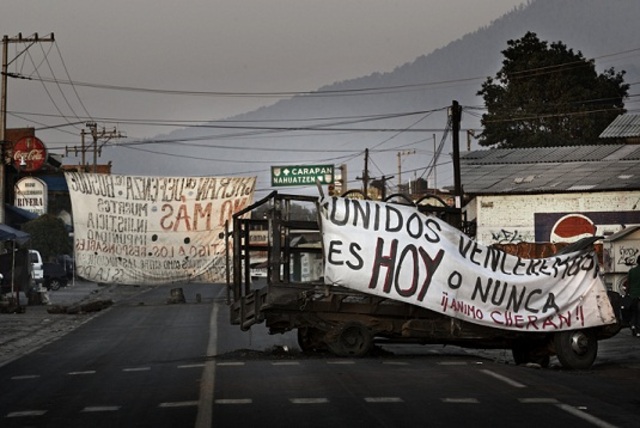 Barricadas contra el crimen organizado (Michoacan)