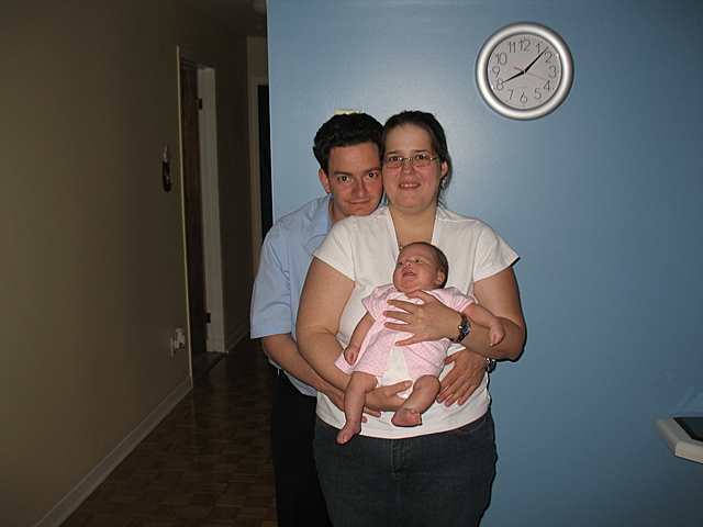 l'une mais premiere photo en famille a la maison