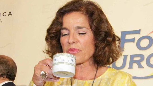 Relaxing cup of café con leche