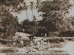 Ignacio F. Fuentes, presidente de la Legislatura de Colima, presenta a sus colegas una iniciativa de ley que permitirá que el presidente y los gobernadores se reelijan indefinidamente.