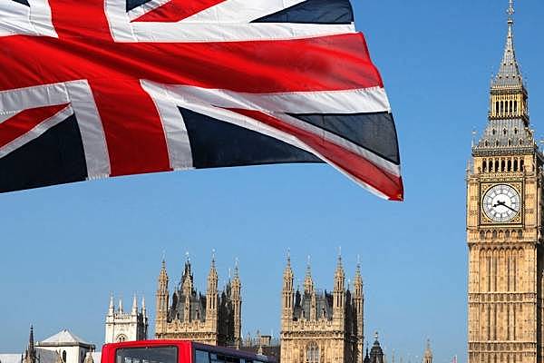 Inglaterra:	Charlesworth  funda la British Association of Chiropodist. También fue presidente del Colegio de pies y ortopedia de la Gran Bretaña.