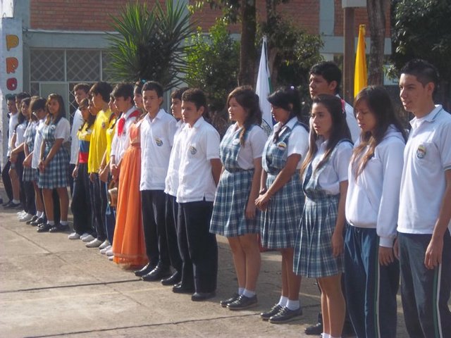 20 de julio de 2011(alumnos q isaron la bandera)