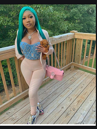 Part of the Hip-Hop Collective Hollywood Dollz