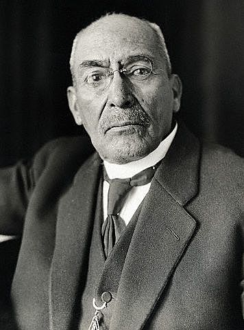 El Ejército Constitucionalista logró vencer a Huerta. Este último renunció a la presidencia y se exilió en Estados Unidos.