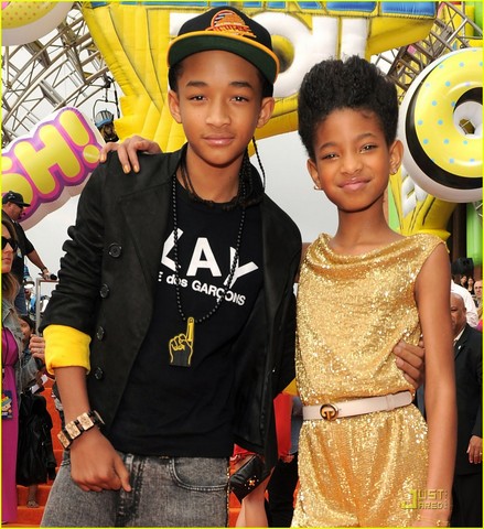 Willow presented an award at the 2011 Kids' Choice Awards .