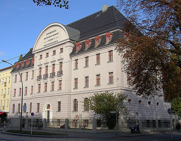 Ferdinand's parents die