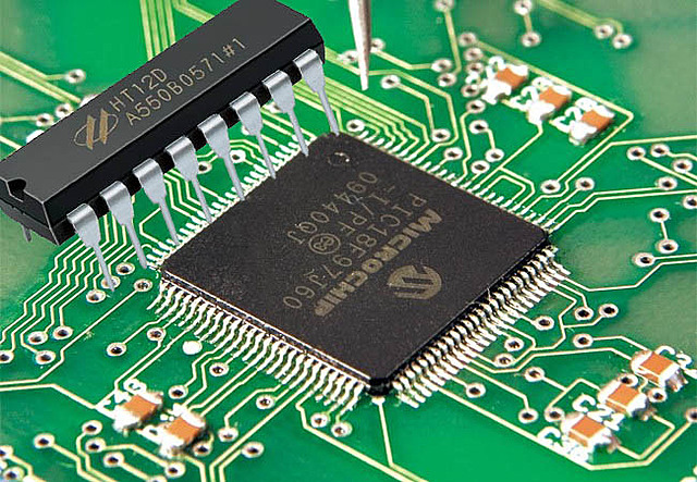 Se fabrican circuitos integrados (chips)