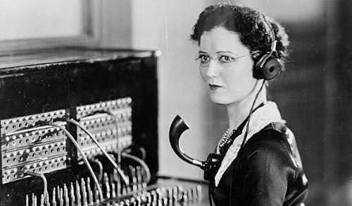 El teléfono, una nueva tecnología de enseñanza.