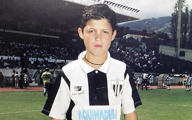 1995: HE STARTED HIS CAREER AT LISBOA SPORTING F. C.