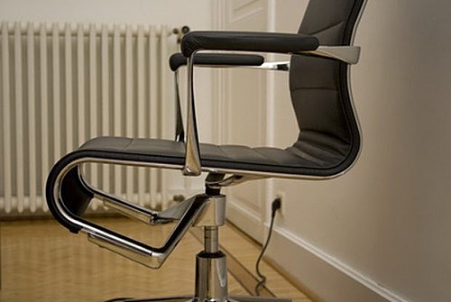 PRIMERA SILLA ERGONÓMICA PARA OFICINA EN U.S