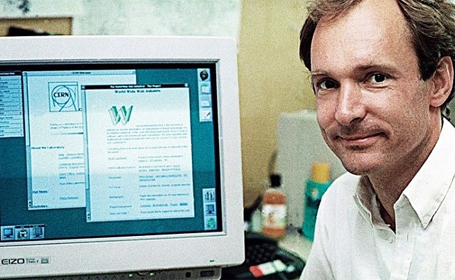 3 de noviembre de 1990 Tim Berner Lee escribe la primera página en lenguaje HTML en ordenador NeXT.