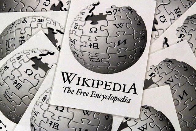 15 de enero de 2001 nacimiento de Wikipedia.