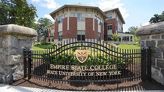 Programas de educación alternativa.