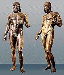 ESTATUA DEL GUERRERO GRIEGO ANTIGUO