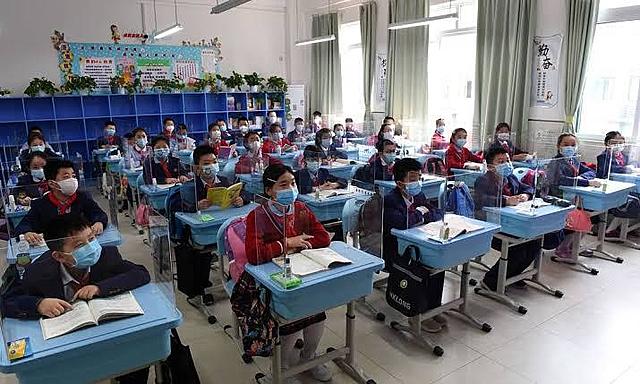 Volta às aulas na China, França e Bélgica