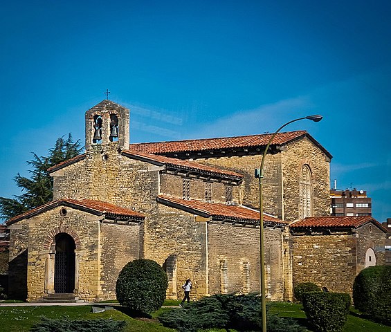 San Julián de los Prados. (Fundada por Alfonso II "El Casto").