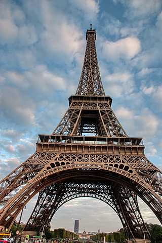 TOUR EIFFEL