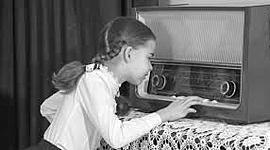 Timeline: Implementación e Importancia de la Radio en la Educación en Colombia