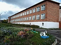 1984 год - построено кирпичное здание школы.