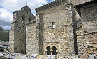 Iglesia de Santiago de Peñalba. (Valle del Oza, El Bierzo). (Reinado de Ramiro II).
