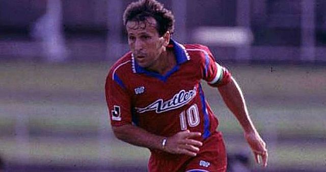 Atuar no futebol japonês