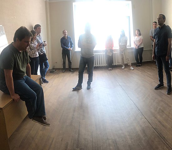 оперативка одна з перших в кімнаті НА