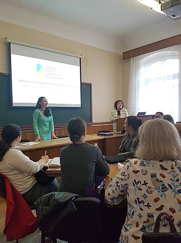 Багато тренінгів і відряджень