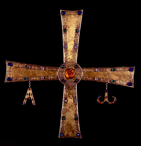Cruz de Peñalba. (Donada por Ramiro II al obispo Genadio). (Icono de la comarca del Bierzo).