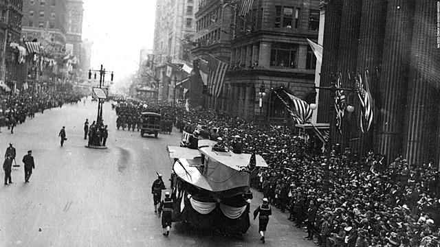 How the thanksgiving parades started?