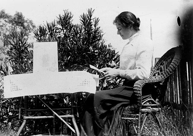 Polly Learns about Jessie