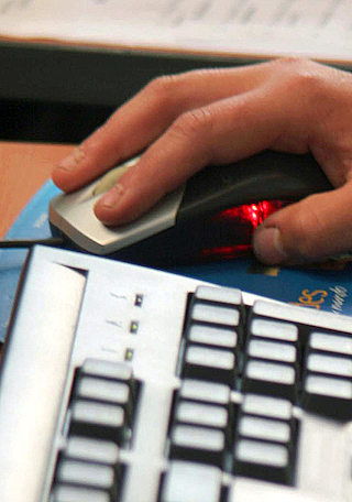 Características De E - Learning según Egaña 2000