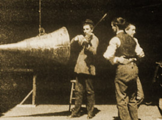 Vitaphone introduces a sound system