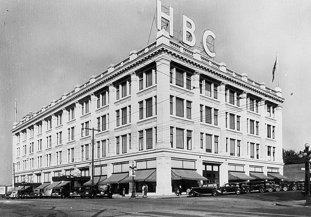 Canada’s first shopping centre opens in Vancouver