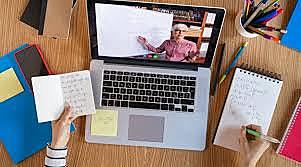 ETAPA CUATRO: AÑOS 90 hacia los 2000 Modelo de aprendizaje semipresencial y  flexible,  combina enseñanza presencial con el uso de internet  y  recursos digitales como e-mail, chat, páginas web y aplicaciones  de apoyo al aprendizaje.