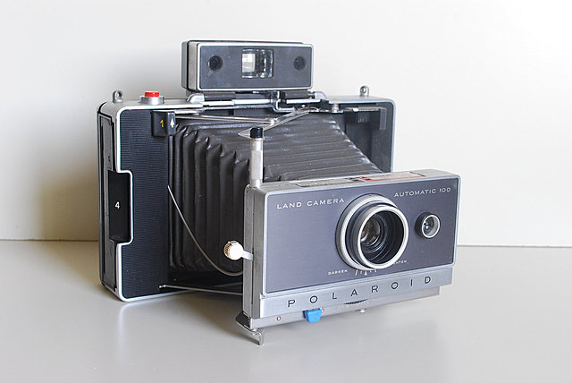 COMERCIALIZACIÓN DE LA POLAROID